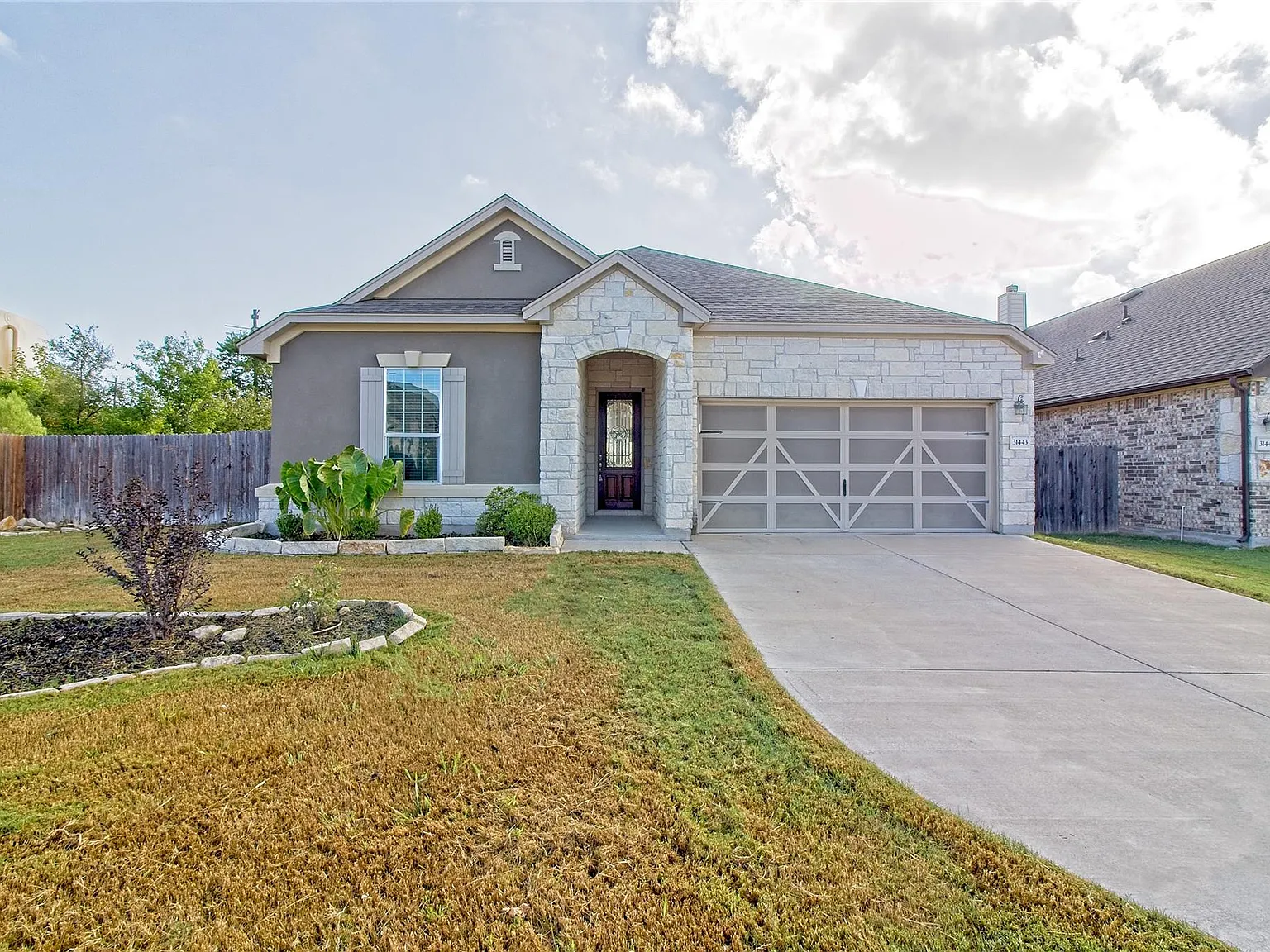 3 bed, 2.0 bath, 2365 sqft, $2,295 — Photo 1