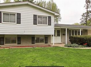 910 Fairlawn Ave, Libertyville, IL