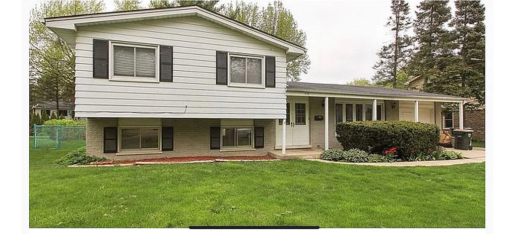 910 Fairlawn Ave photo 1
