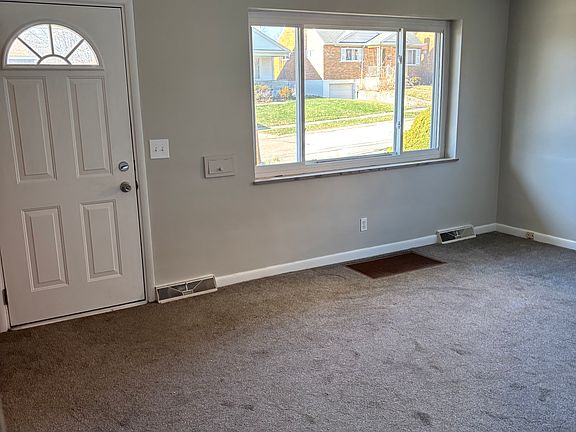 4th image of 3638 Castlewood Ln