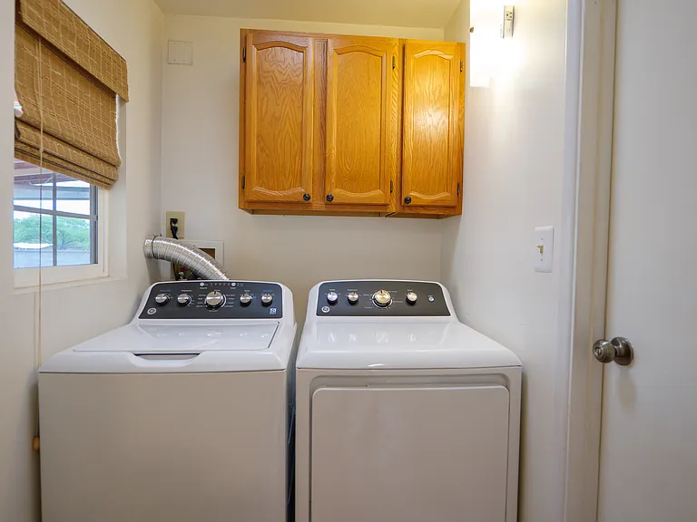 1404 E Silver St — Photo 16