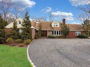186 Brookville Rd, Glen Head, NY 11545