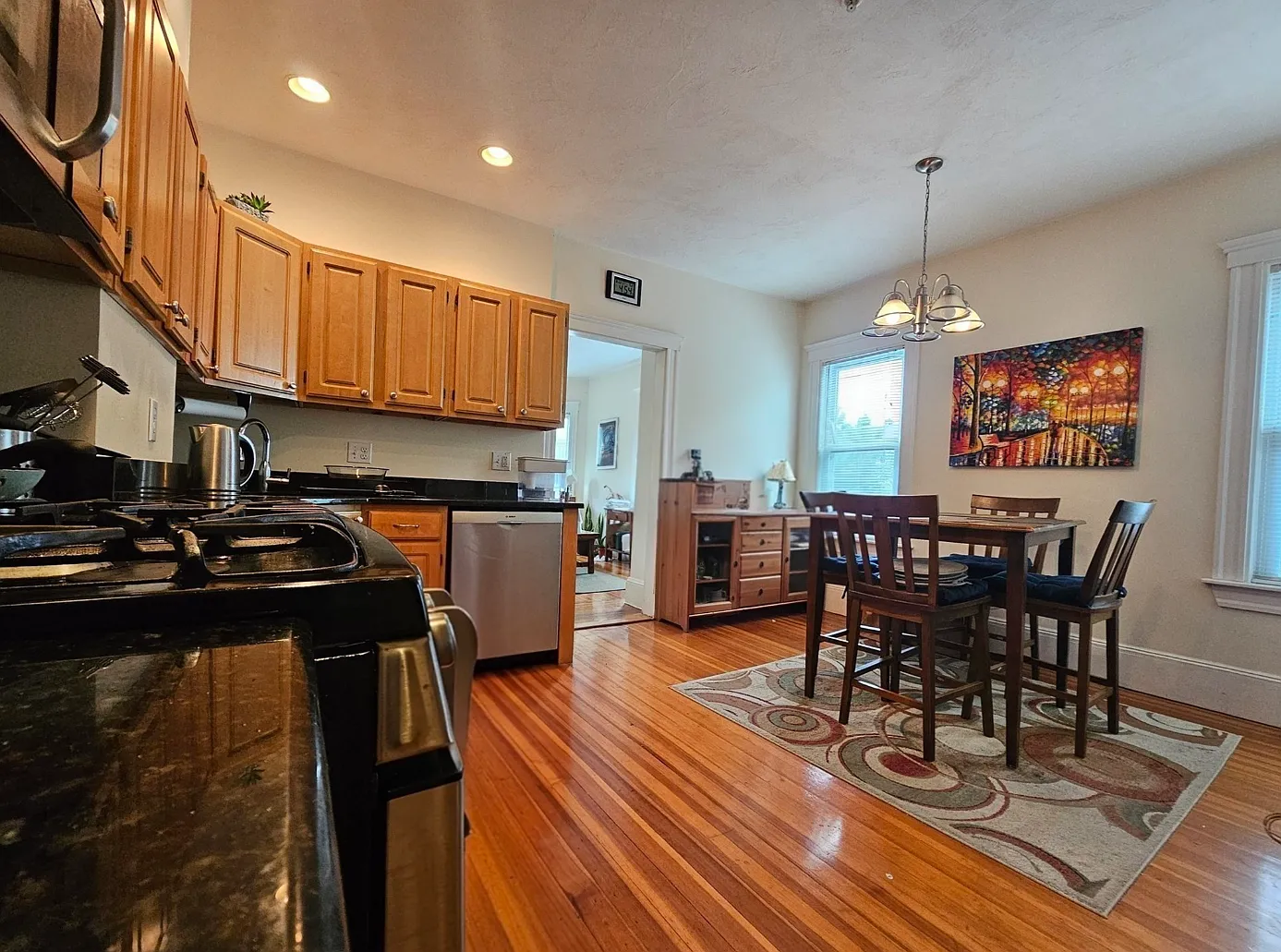 3 bed, 1141 sqft, $4,100 — Photo 2