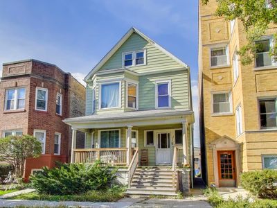 (Undisclosed Address), Chicago, IL, 60625