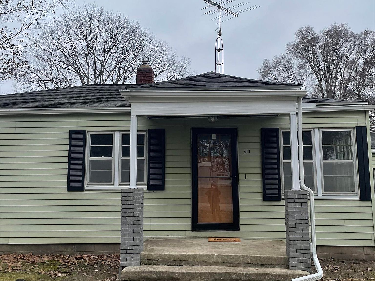311 N Cedar St, Sanford, MI 48657 Zillow