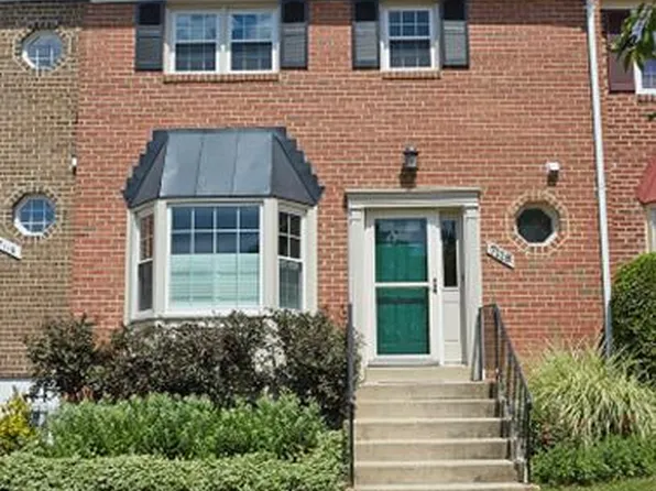7118 Snug Harbor Ct, Alexandria, VA 22315