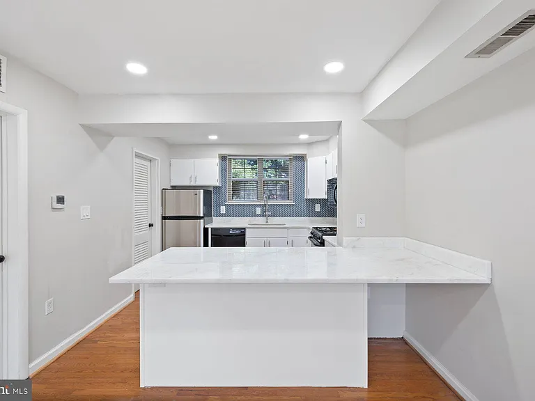 2512 N Dearing St — Photo 11