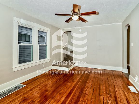 1817225_004_living_room_13647140.jpg