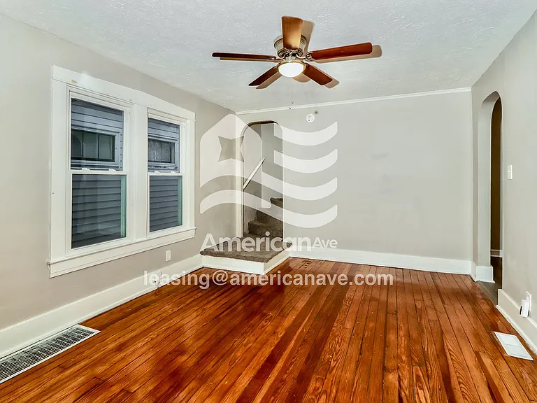 1817225_004_living_room_13647140.jpg