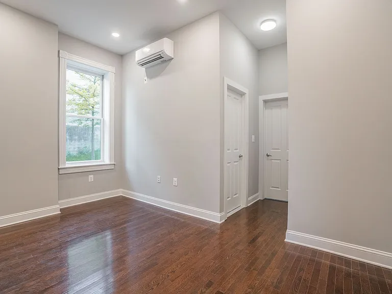 310 E Lanvale St — Photo 16