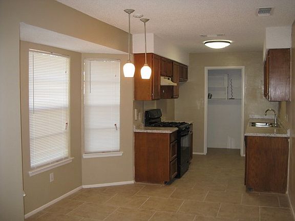 DINING/KITCHEN