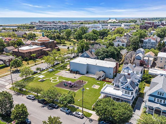 5th image of 907 Grand Avenue