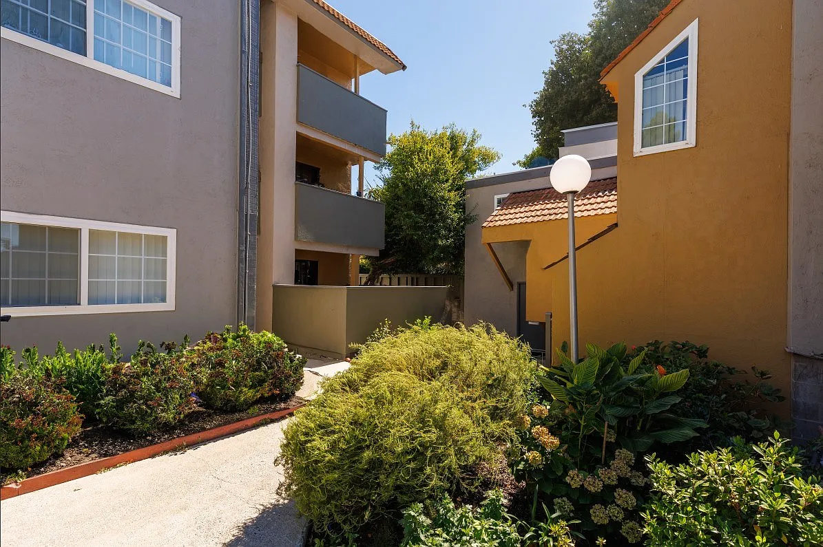 Amador Heights Apartments — Photo 4