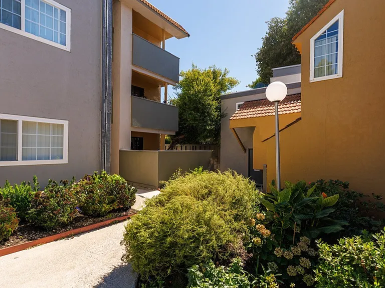 Amador Heights Apartments — Photo 4