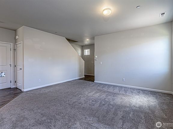 5th image of 4422 Hammersley Way NW