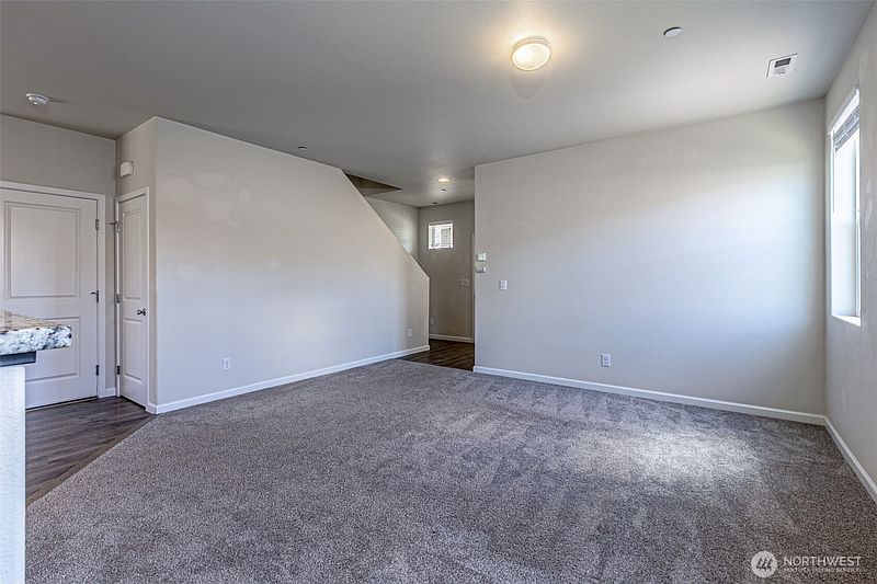 5th image of 4422 Hammersley Way NW