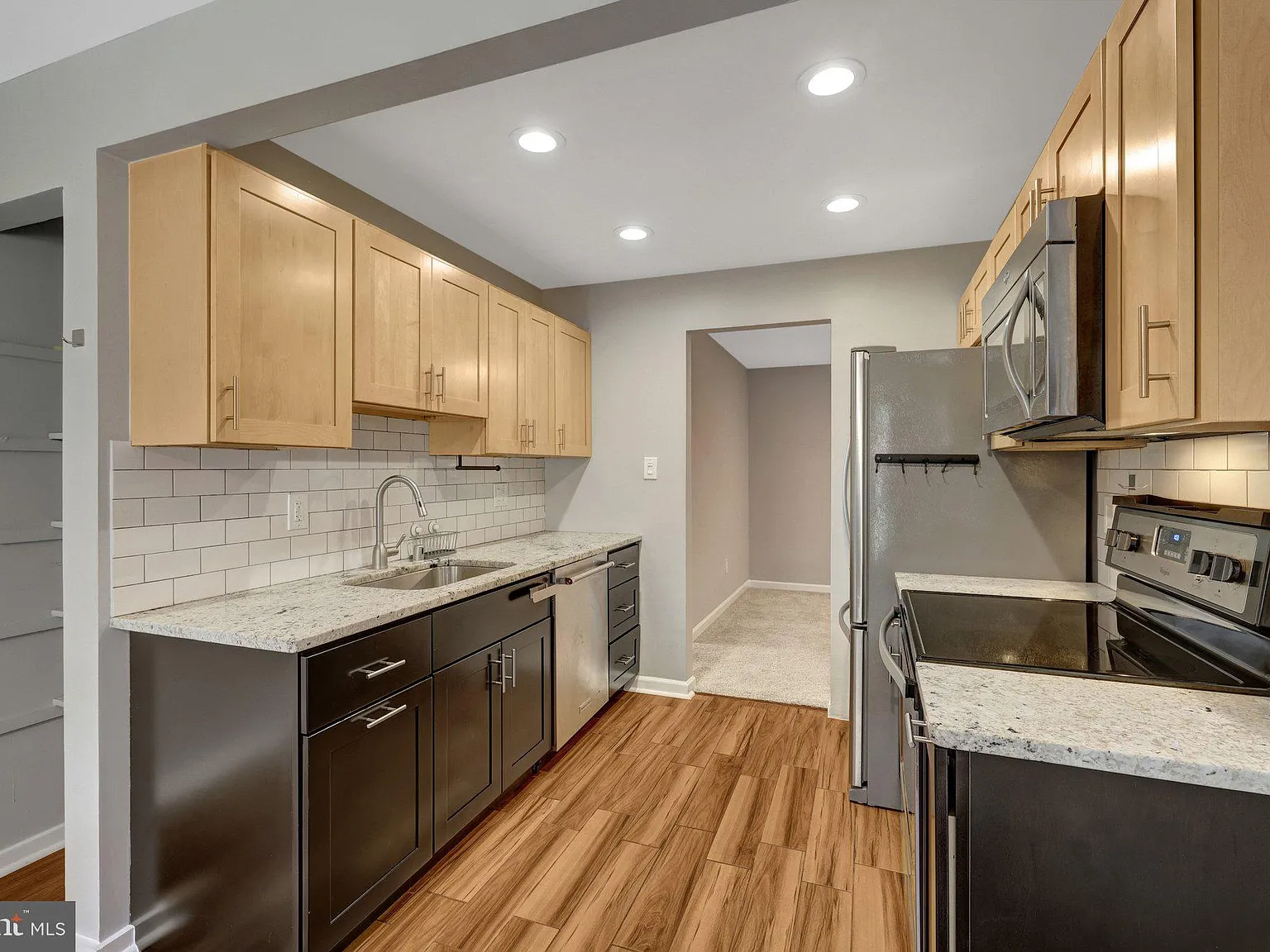 Jefferson Mews Condo — Photo 3