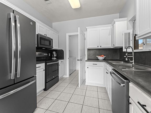 3rd image of 11328 Shelly St