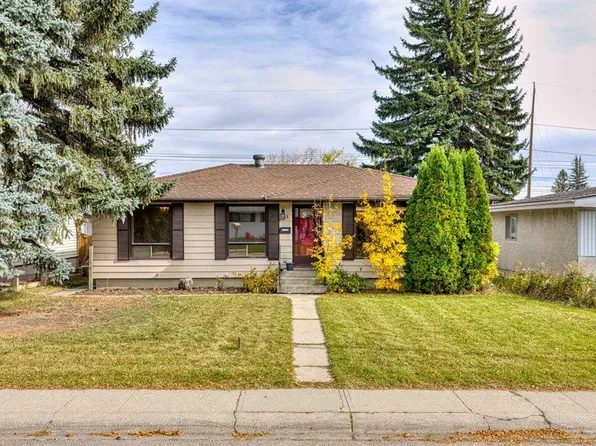 7412 W Fleetwood Dr SE, Calgary, AB T2H 0X1