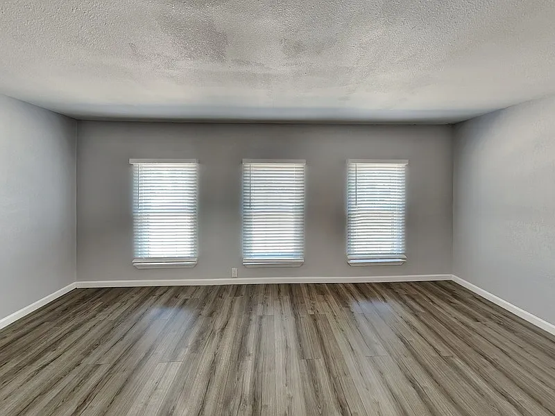 3 bed, 2.0 bath, 1672 sqft, $2,395 — Photo 4