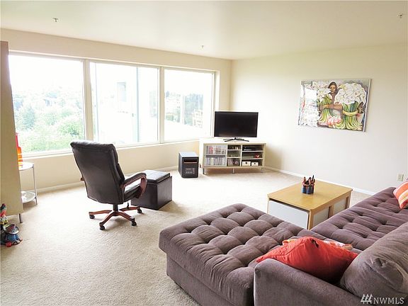 2nd image of 3201 Pacific Ave Unit 706