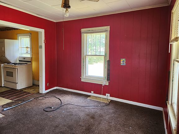 2nd image of 816 Warren Ave
