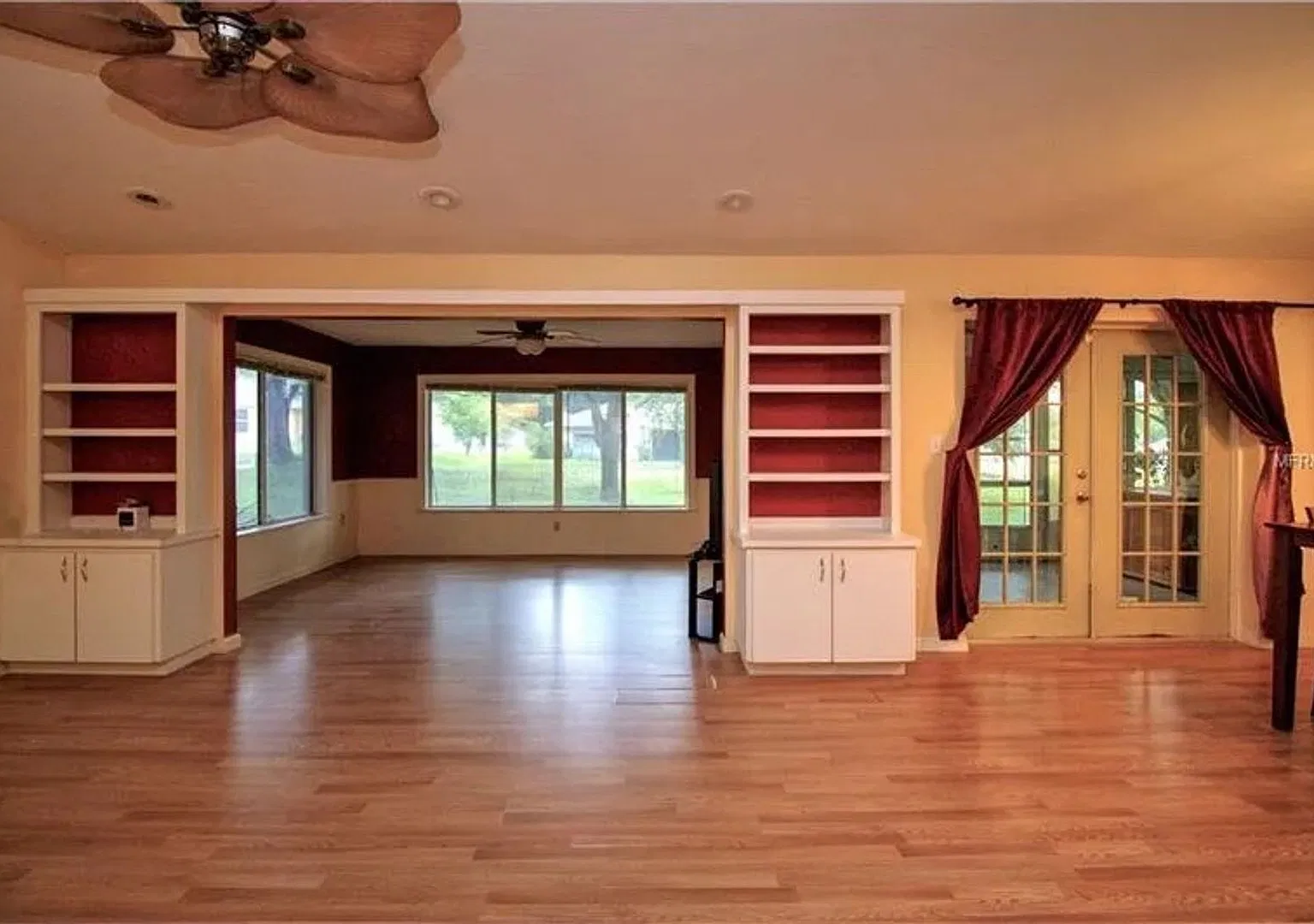 Spacious 3BR/2.5BA Single Family Home in Grand Island — Photo 2