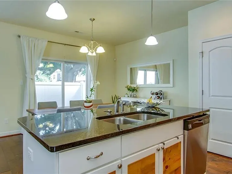 1012 Marble Walke Way — Photo 9