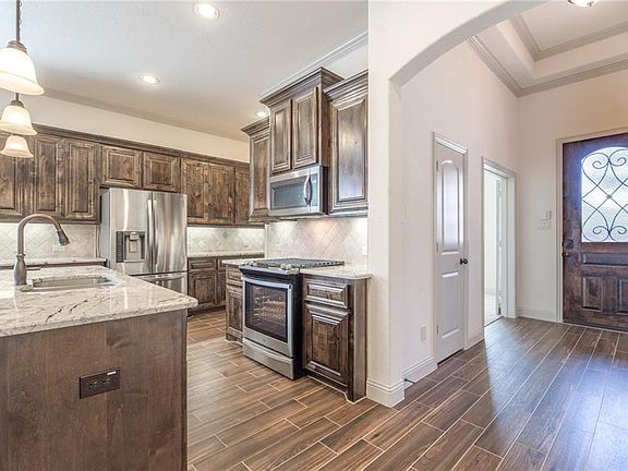 5th image of 1007 Olivia Dr