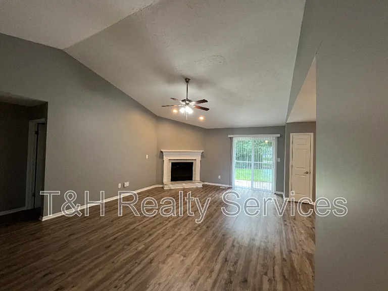 6528 Adamson Ct — Photo 5