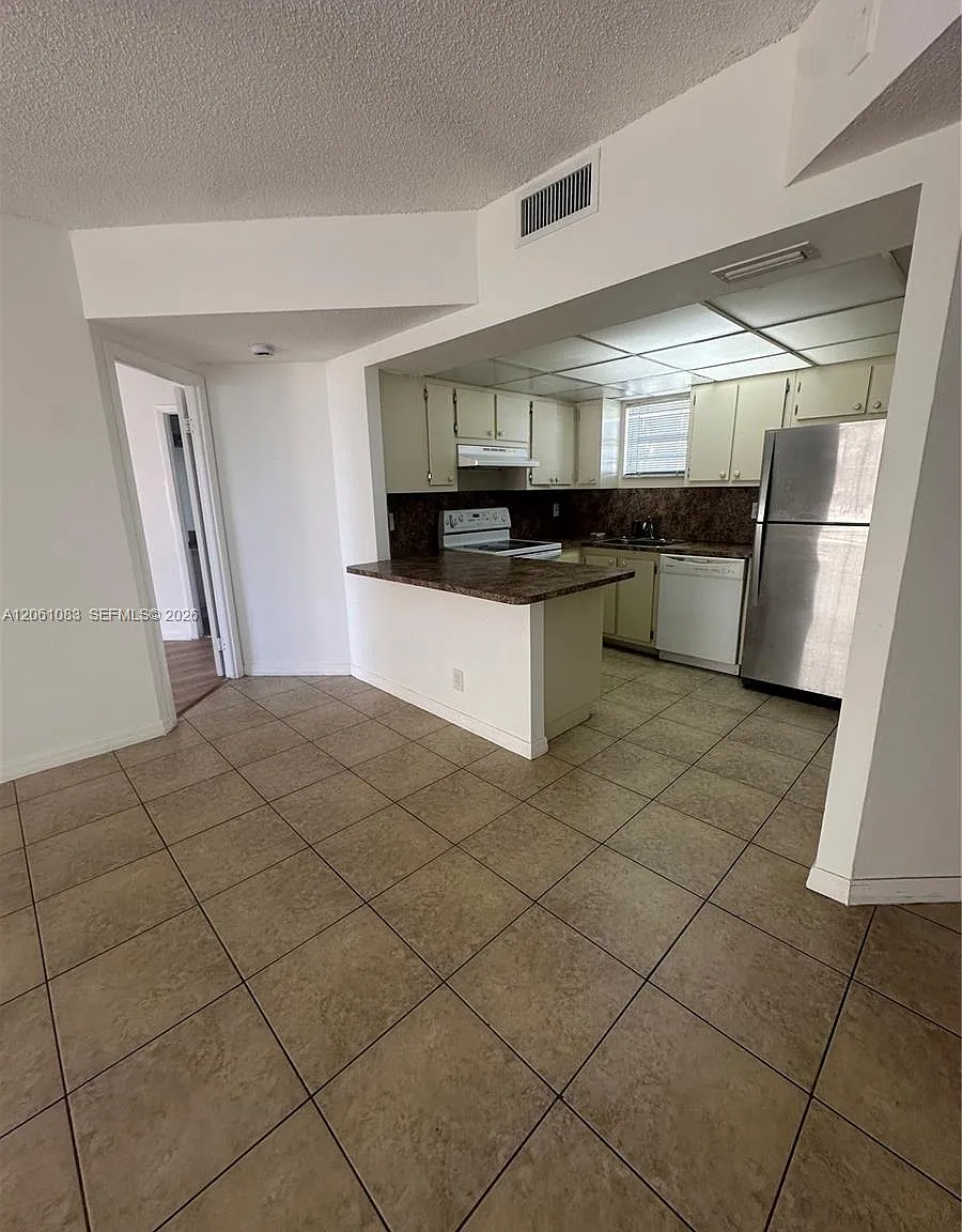 Las Vistas At Doral Condo — Photo 3