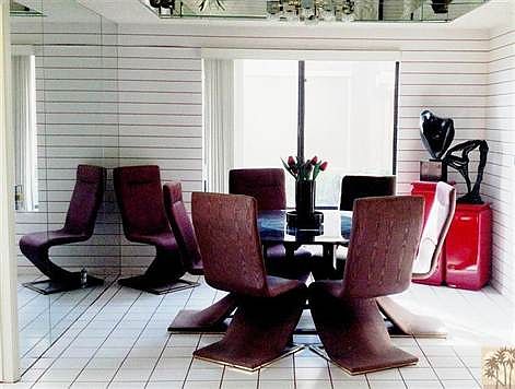 bright and cozy dinning room