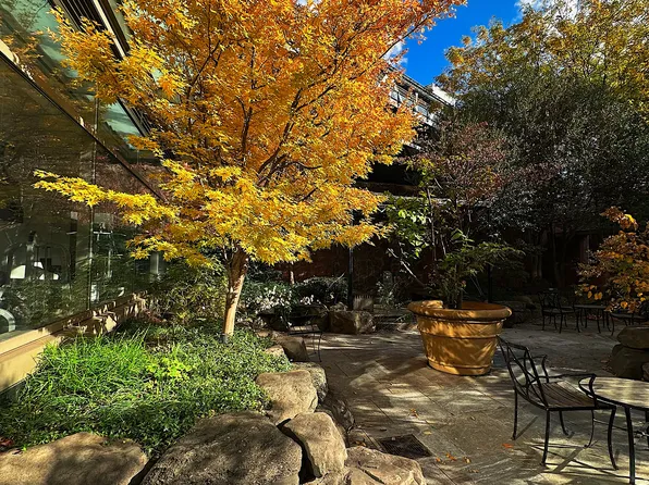 85 Adams Street image 11 of 12