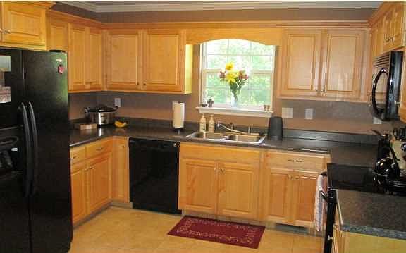 5th image of 140 Lauren Dr