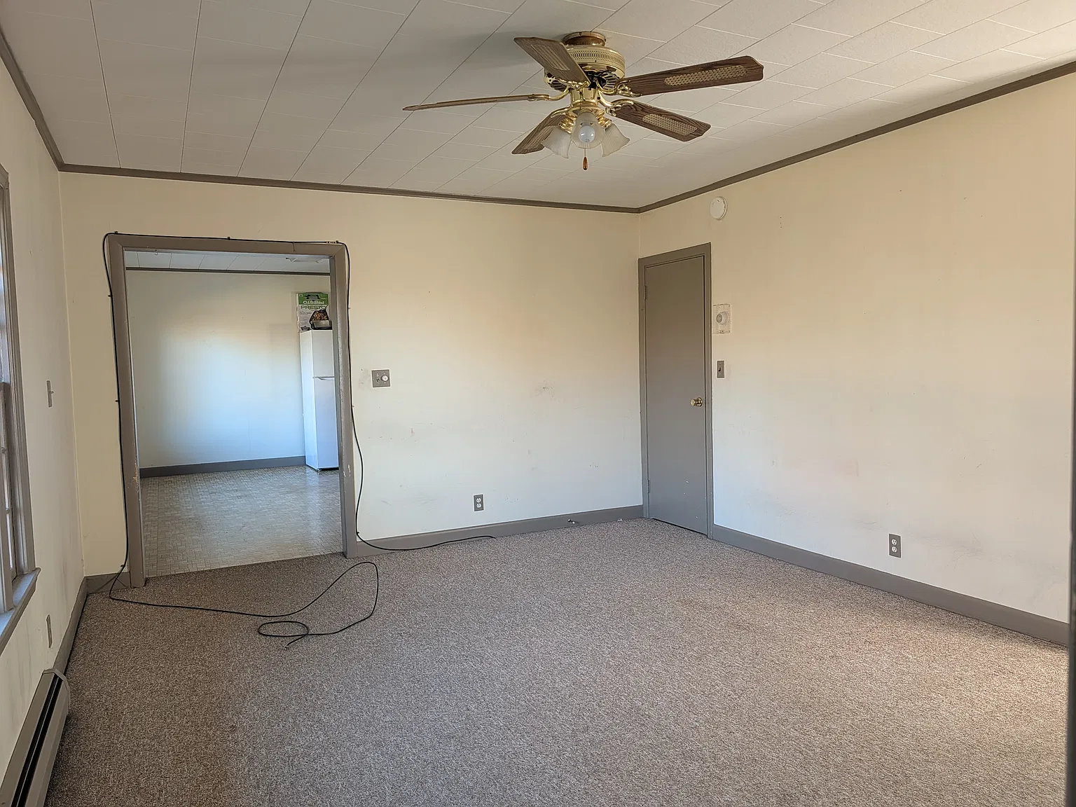 1 bed, 1050 sqft, $1,050 — Photo 3