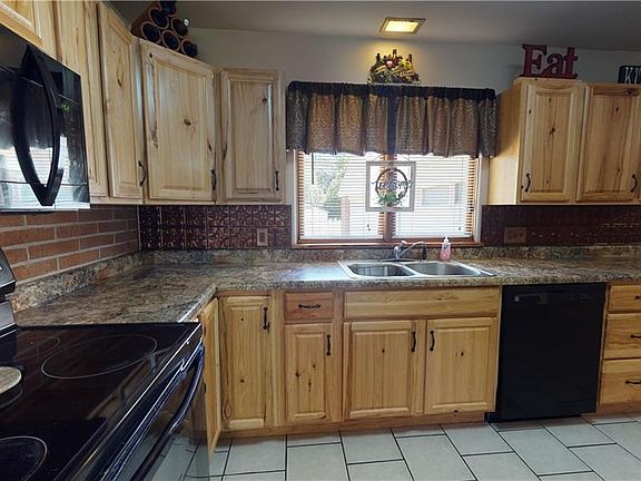 3rd image of 4781 Grover Dr