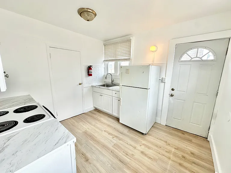 301 Somerset St #C — Photo 1