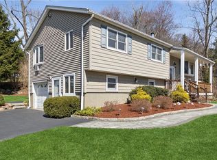 53 Northview Dr, Mahopac, NY 10541