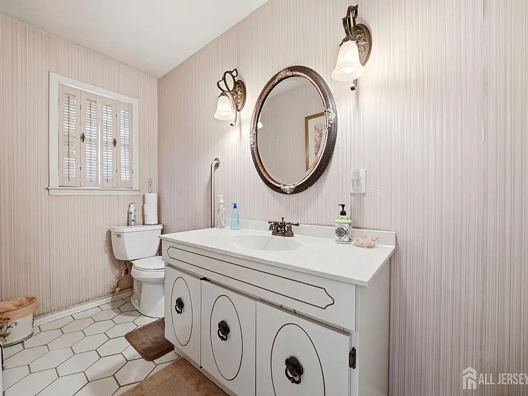 34 Ventnor Dr — Photo 7