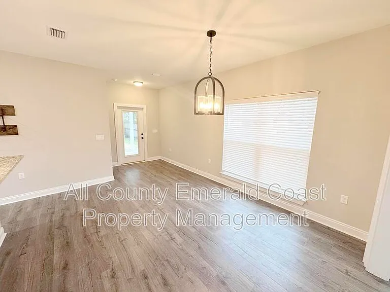 282 Magnolia St — Photo 4