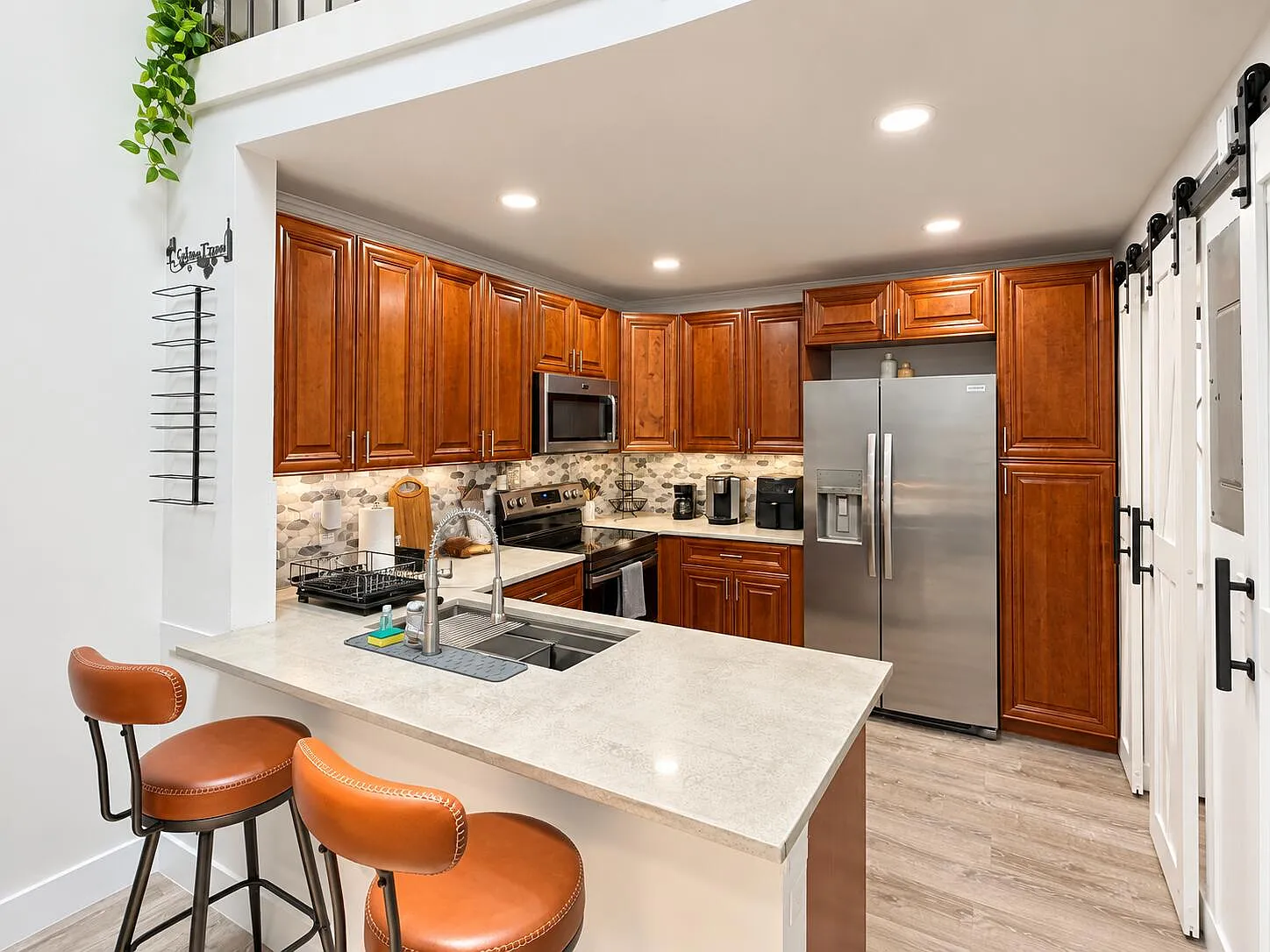 2 bed, 2.0 bath, 1137 sqft, $5,500 — Photo 3