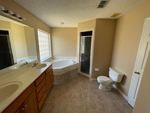 5th image of 604 Wild Grape Dr