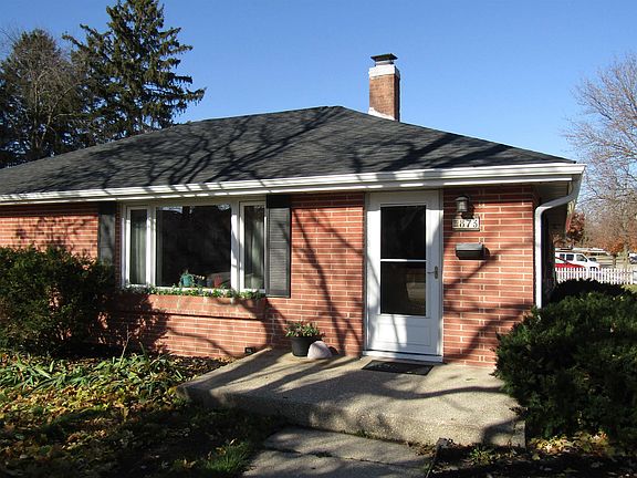 3rd image of 873 Benton Ave