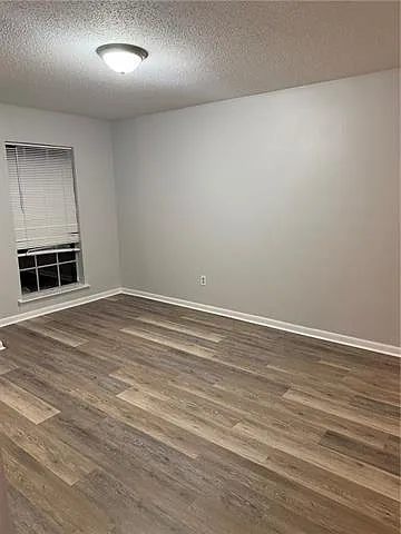 2 bed, 1.5 bath, 850 sqft, $1,050 — Photo 3