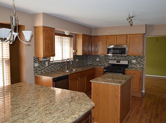 4th image of 1225 Meadowlark Ln