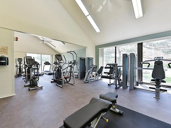 3rd image of 1615 E Central Rd Unit 111B