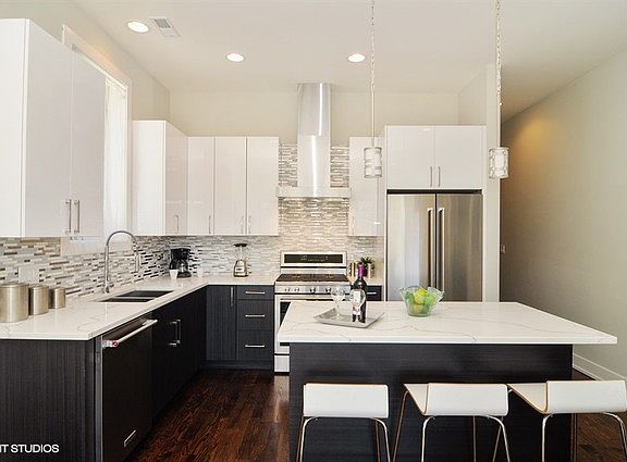 5th image of 3518 W Wabansia Ave #1