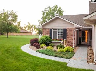 1428 Stone Bridge Dr, Hutchinson, KS 67502