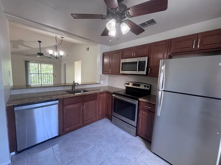 5265 E Bay Dr #122 — Photo 2