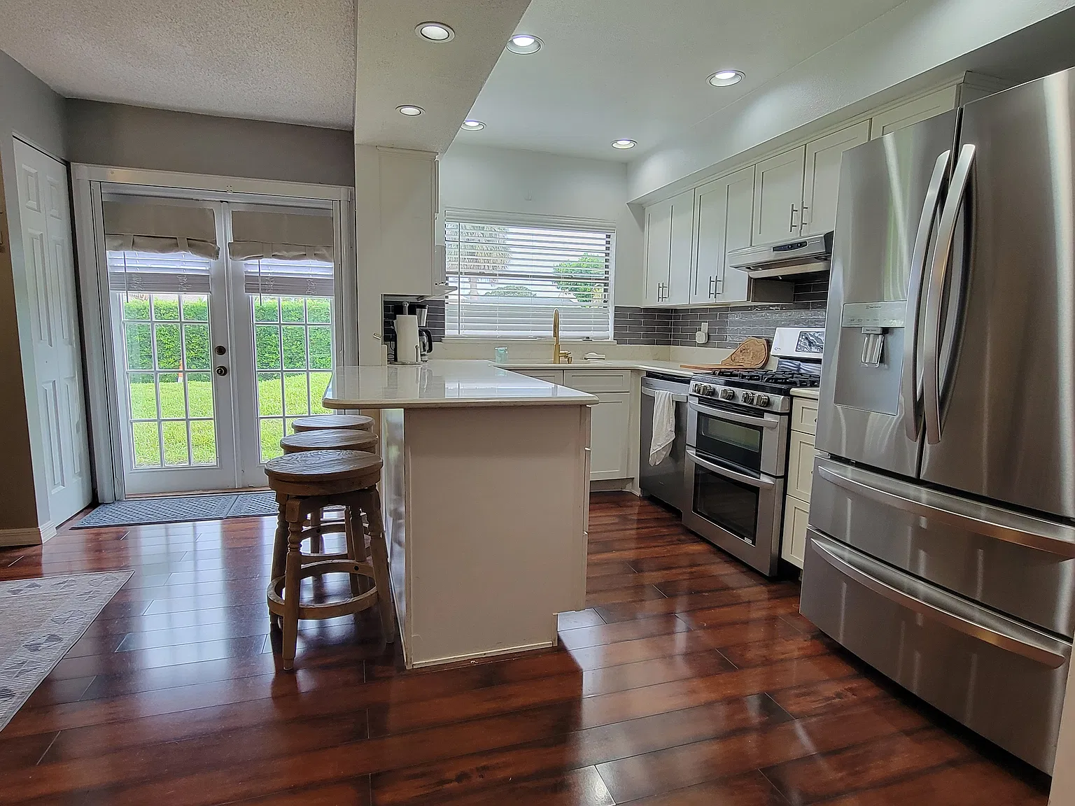 3 bed, 2.5 bath, 1679 sqft, $2,500 — Photo 1